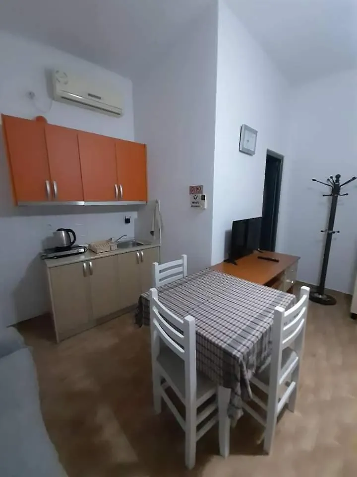 Vila F&M Ksamil